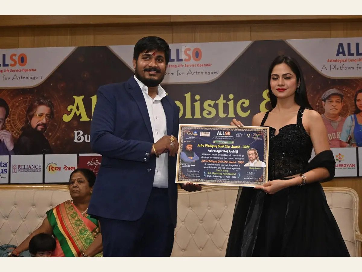 Astro Platinum Gold Star Award received by Astro Raj Joshi